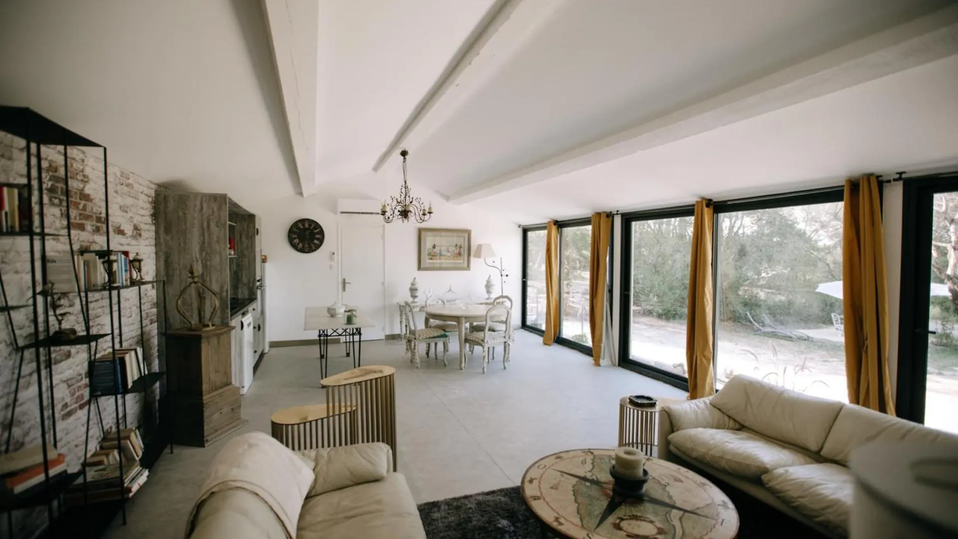 The Aviary - Pernes-Les-Fontaines Apartment 0*,  France